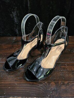 NEW Easy Street Flash Black Patent T-Strap Heeled Sandals/Sz. 7M